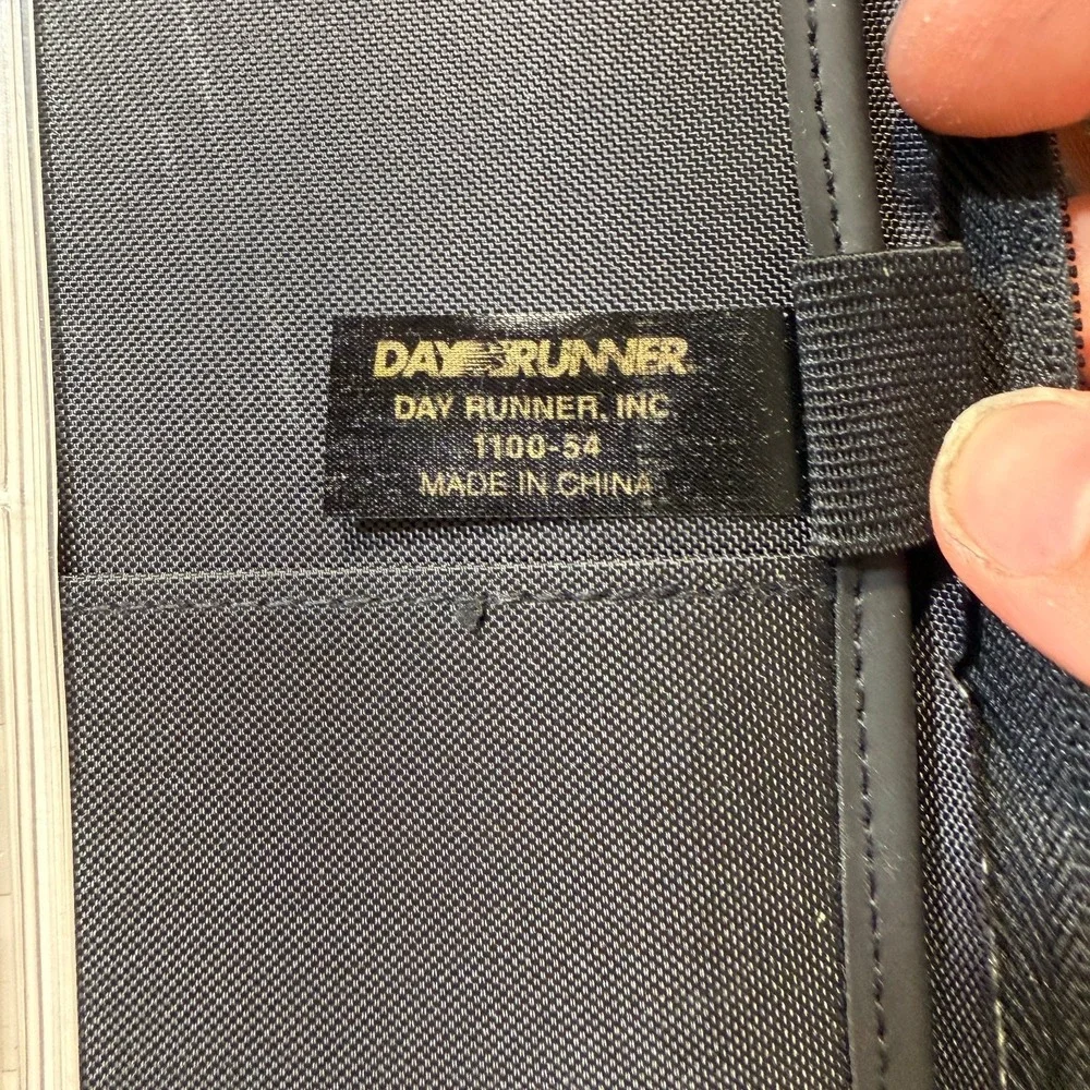 Dayrunner Planner 3 Ring 8x10 Black Zip Around Pockets Organizer Y2K‎